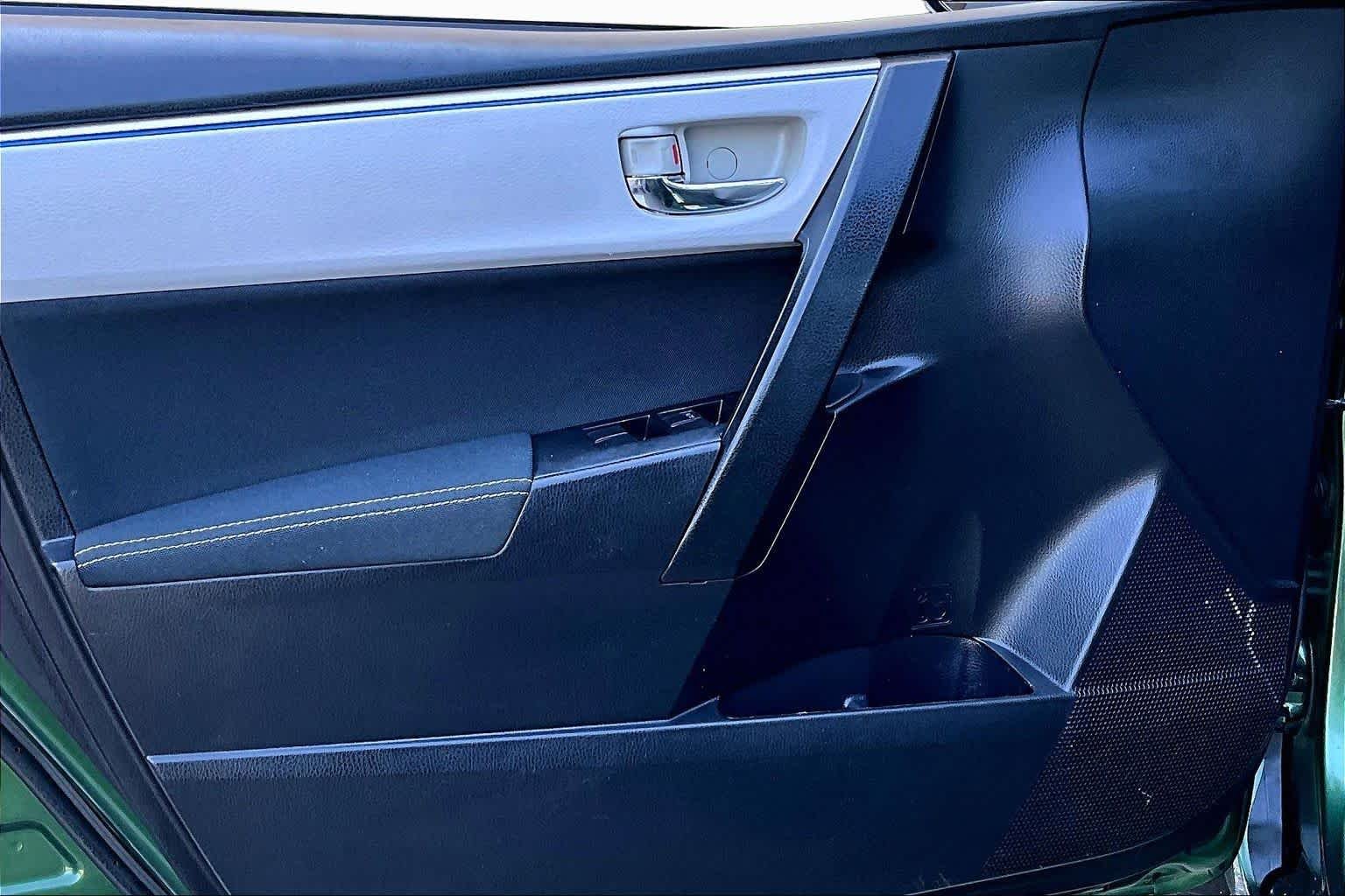 Used 2016 4Evergreen Metallic Toyota LE image 22