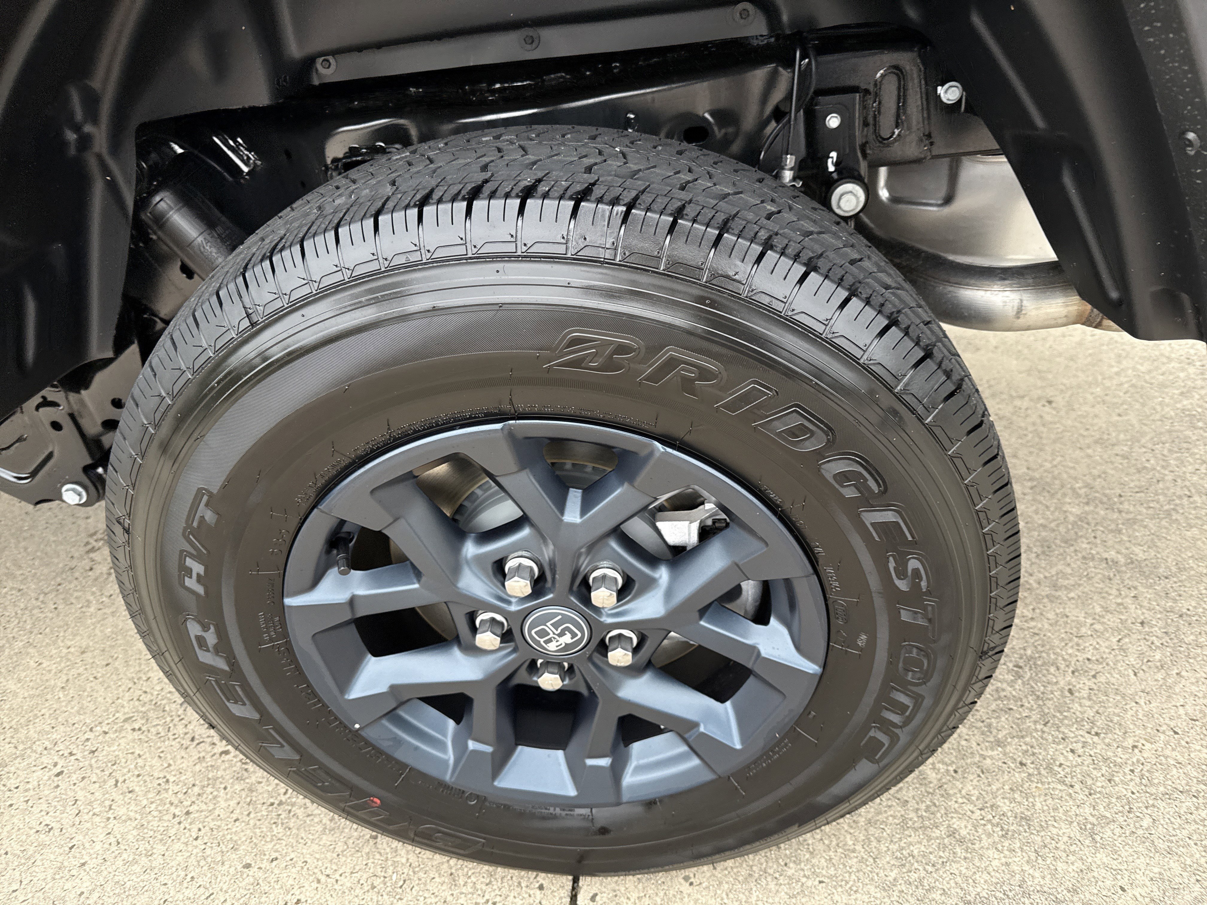 New 2026 Granite Crystal Metallic Clearcoat Jeep 85th Anniversary Edition image 21