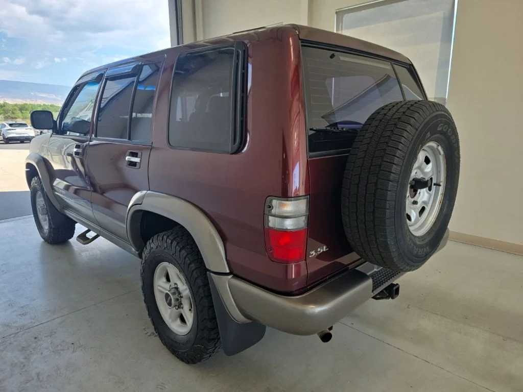 Used 2000 Red Isuzu S image 5