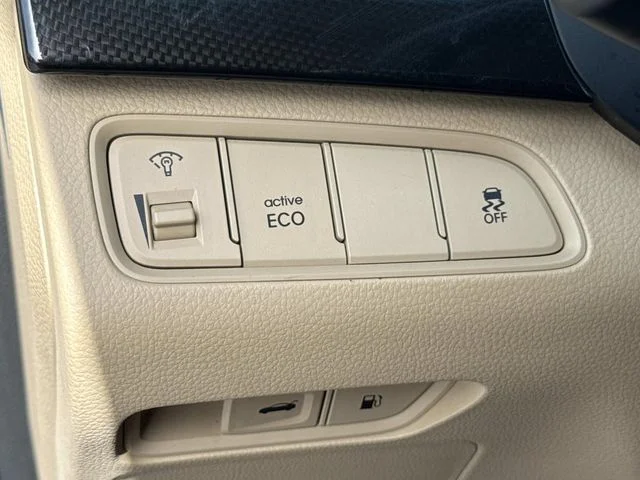 Used 2013 Brown Hyundai Base image 40