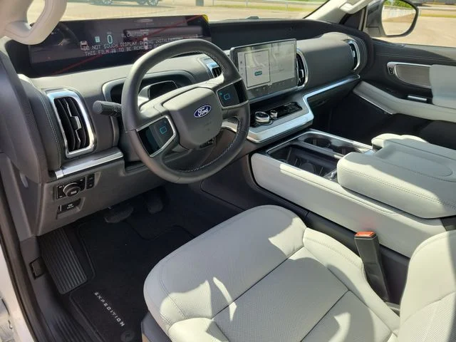 New 2027 White Ford Platinum image 19