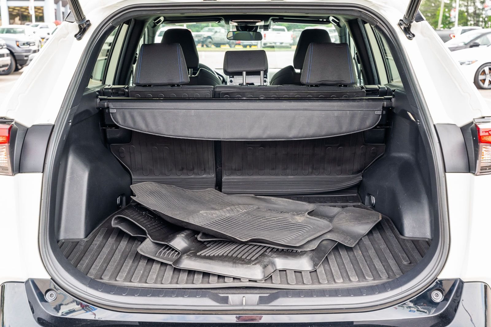 2022 Toyota RAV4 SE - Photo 15