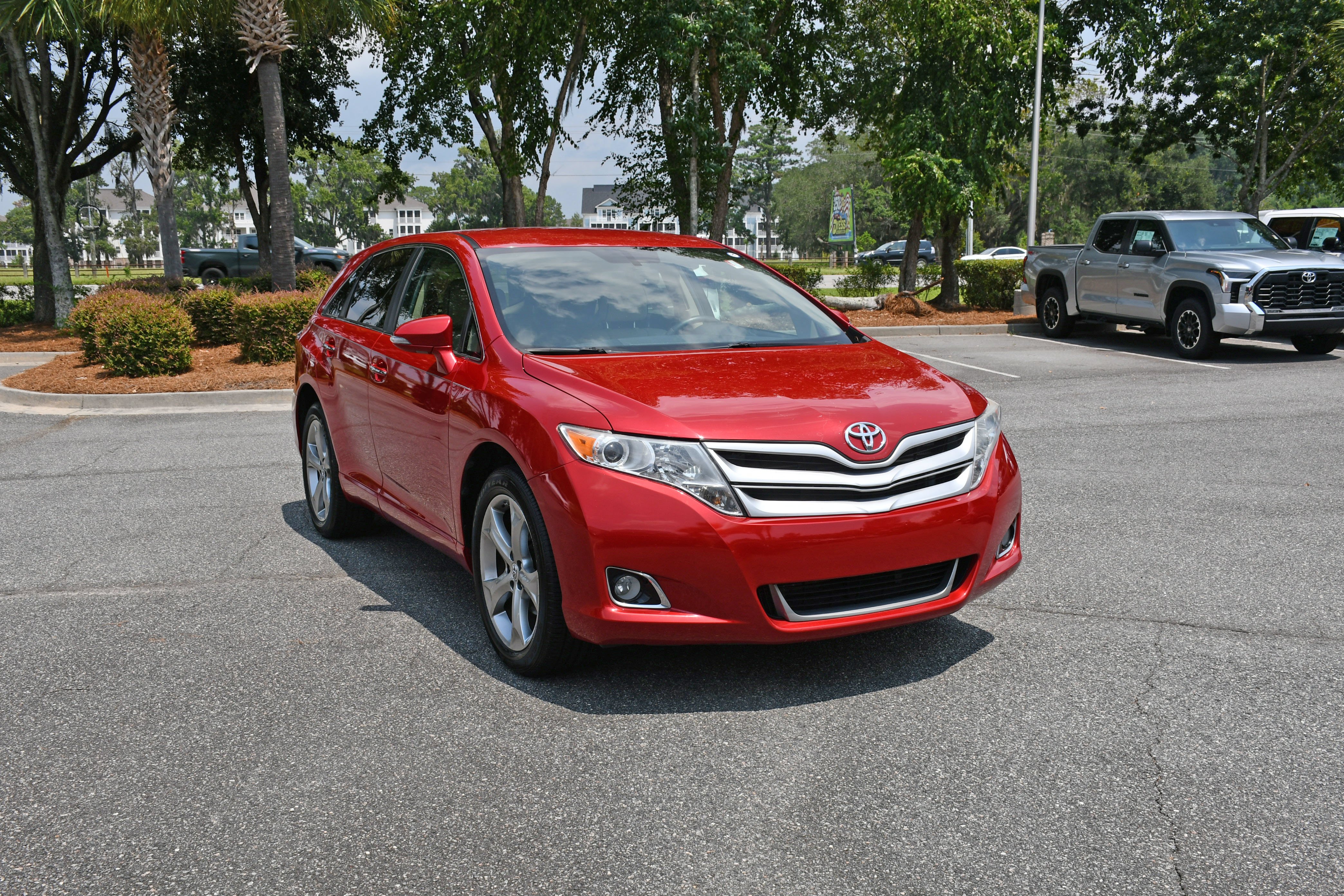 Used 2014 Red Toyota XLE image 6
