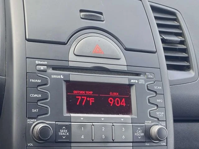 Used 2010 White Kia Plus image 18