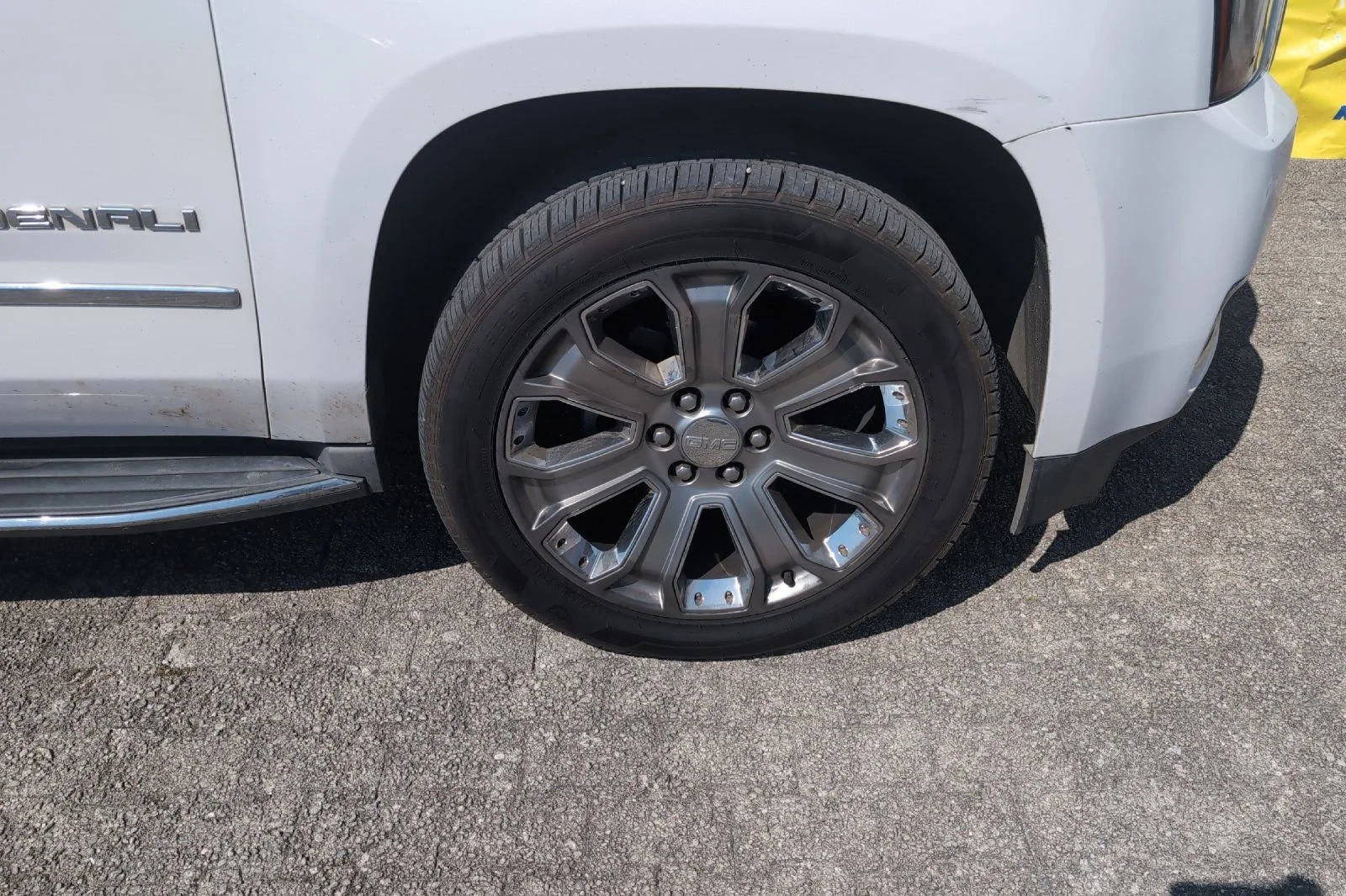 Used 2016 WHITE FROST TRICOAT GMC Denali image 3