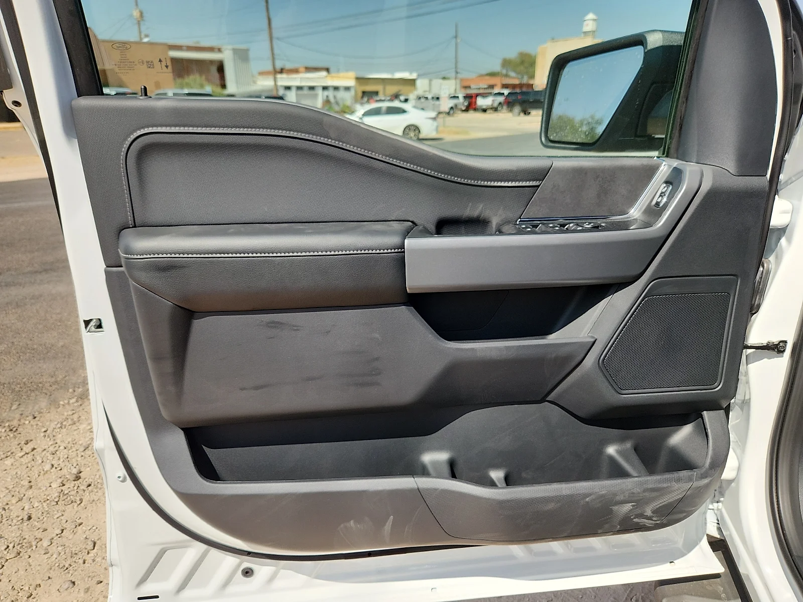 New 2026 Oxford White Ford XLT image 13