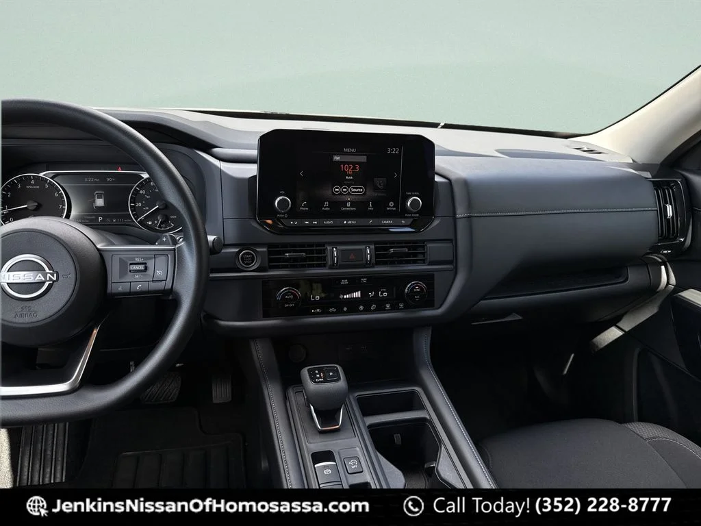 Used 2024 Silver Nissan S image 26