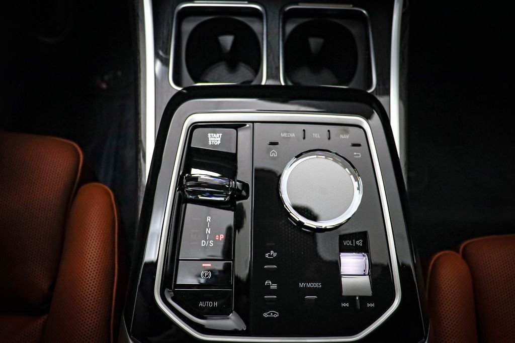 New 2026 Alpine White BMW 760i xDrive image 14