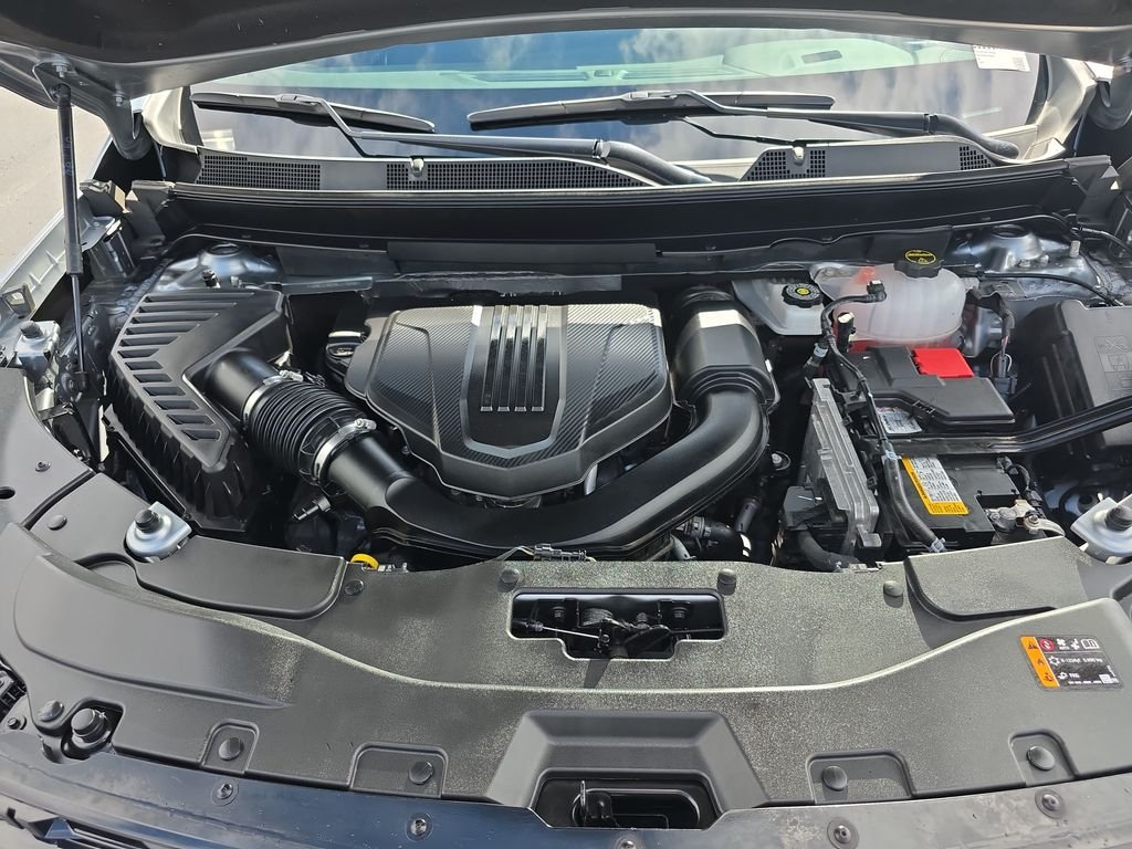 Used 2025 Gray Chevrolet Z71 image 25