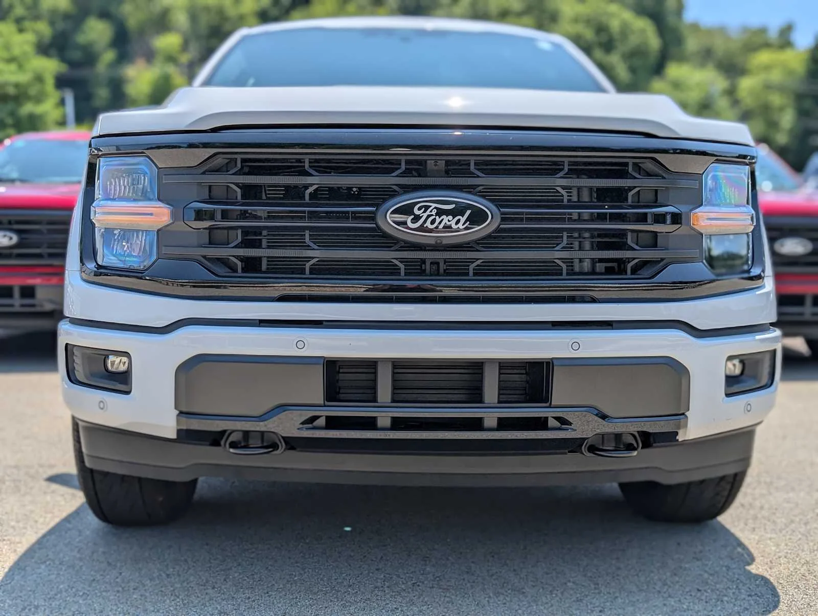 New 2026 Oxford White Ford XLT image 2