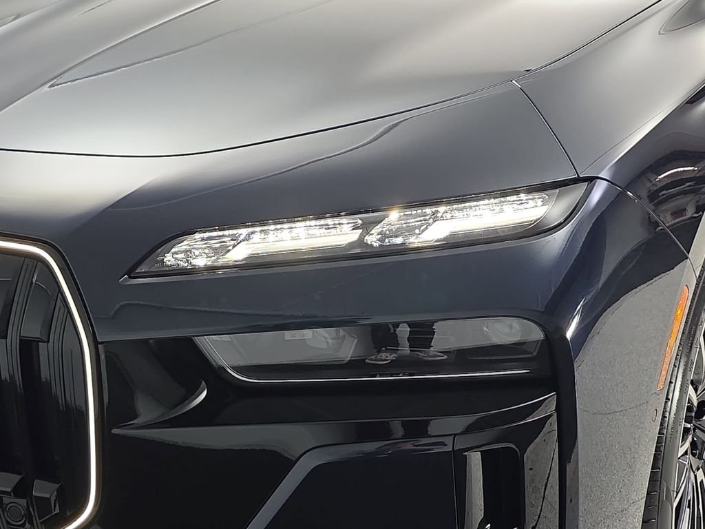 2026 BMW 7 Series 750e - Photo 31