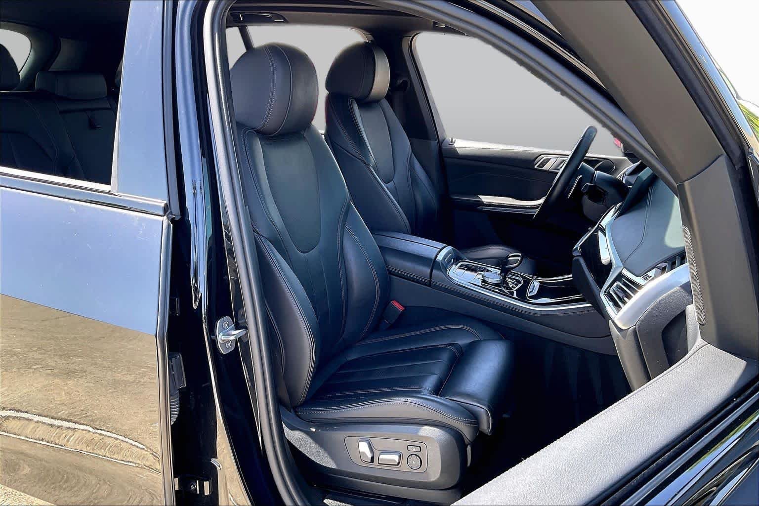Used 2021 Black Sapphire Metallic BMW sDrive40i image 8