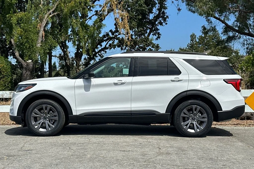 New 2026 Oxford White Ford Active image 7