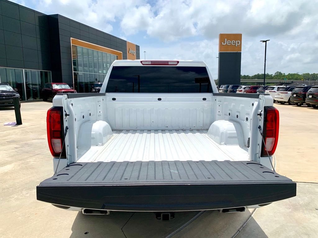 Used 2024 White GMC Elevation image 21