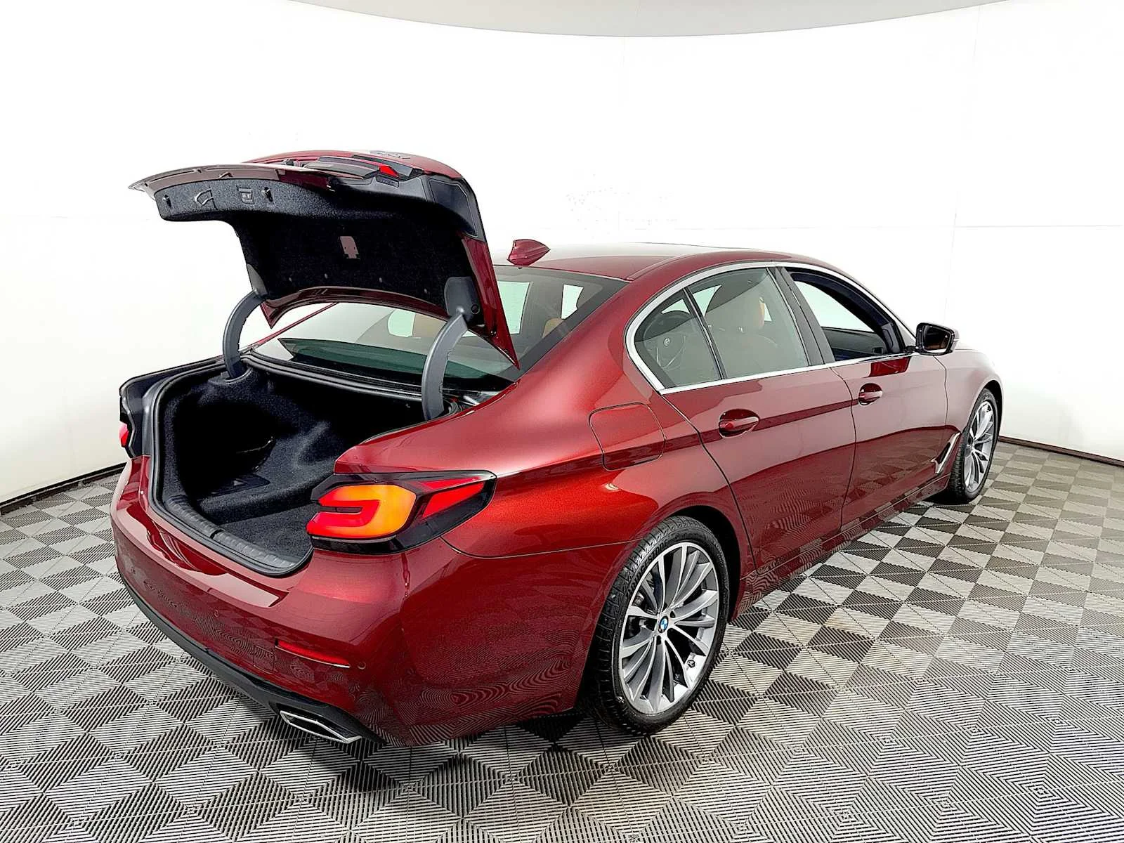 Used 2023 Aventurin Red Metallic BMW 530i xDrive image 23