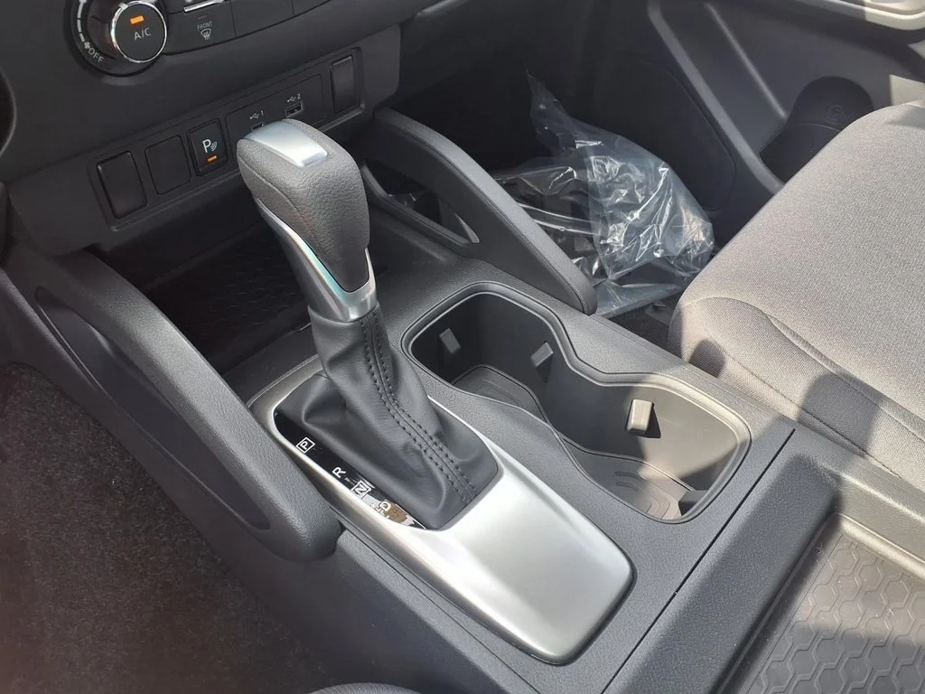 New 2026 Glacier White Nissan Crew Cab S image 8