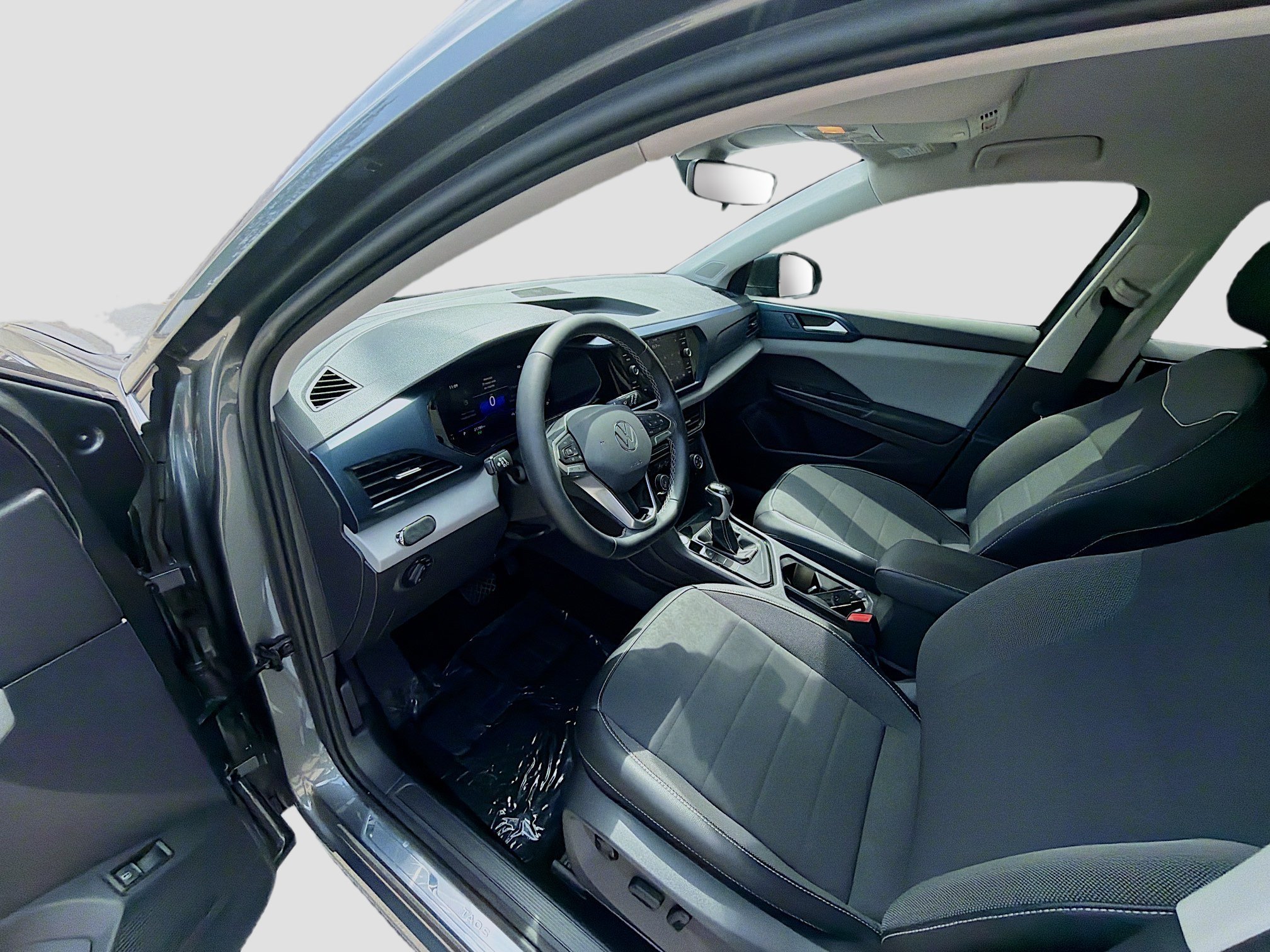 Certified Used 2023 Platinum Gray Metallic Volkswagen SE image 9