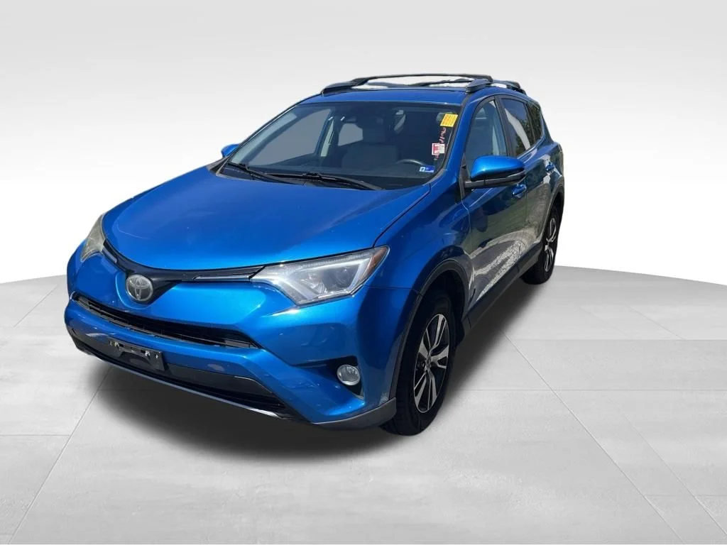 Used 2018 Blue Toyota XLE image 3