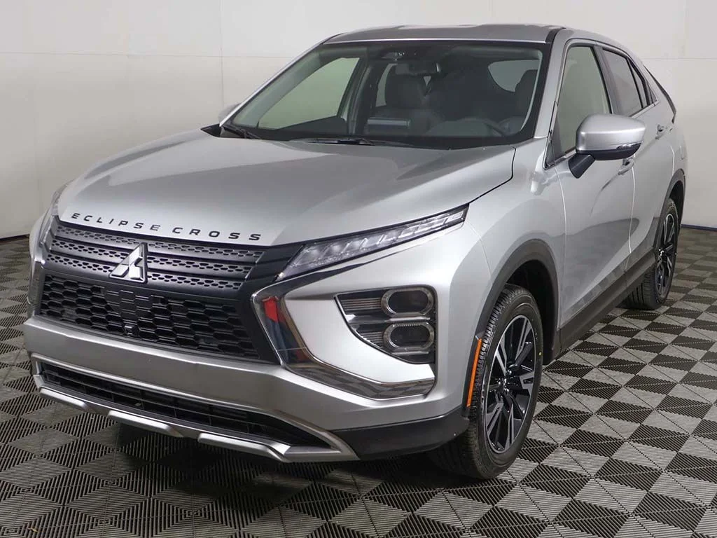 New 2026 Silver Mitsubishi SE image 8