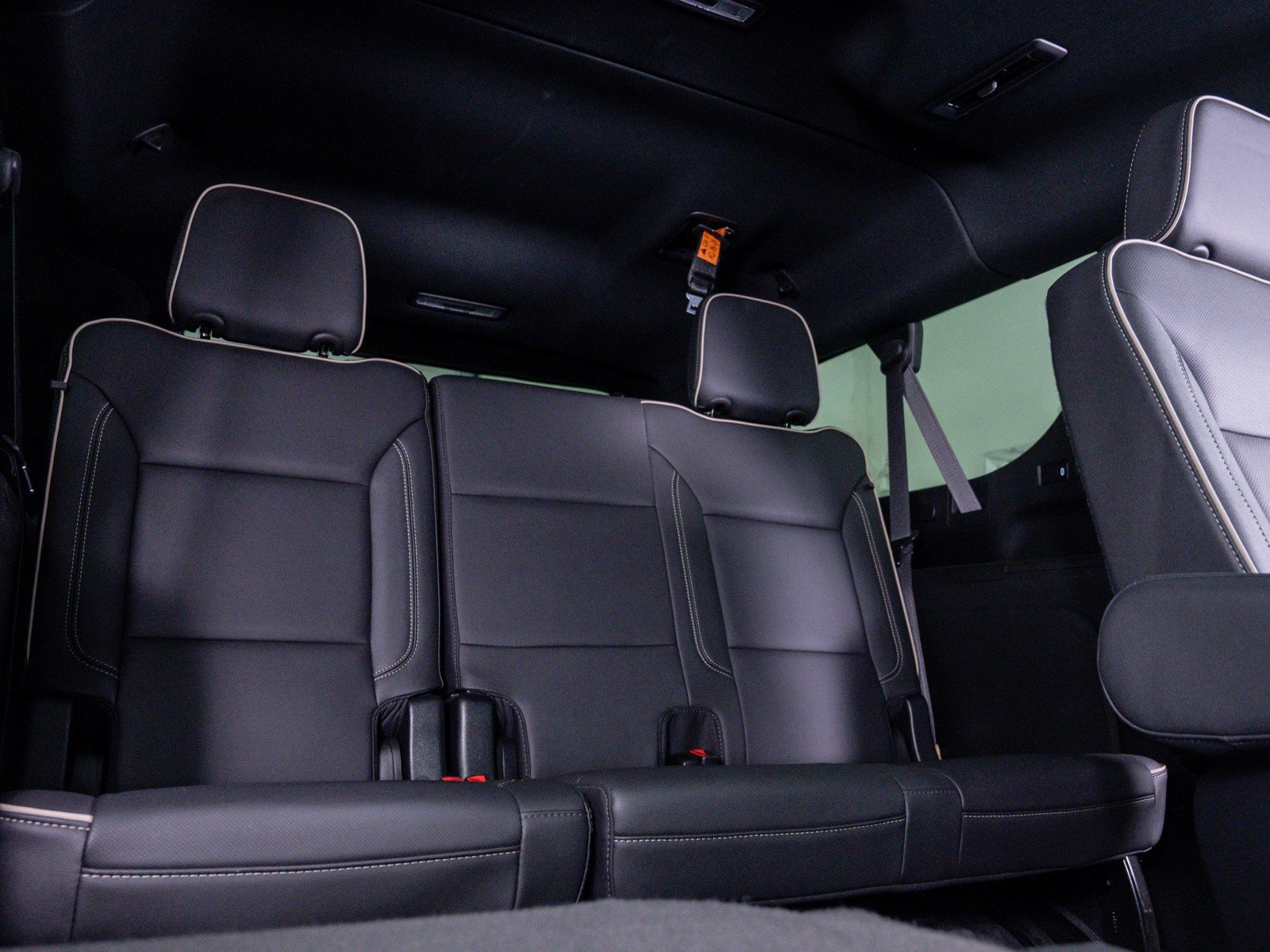 Used 2022 White Frost Tricoat GMC SLT image 12