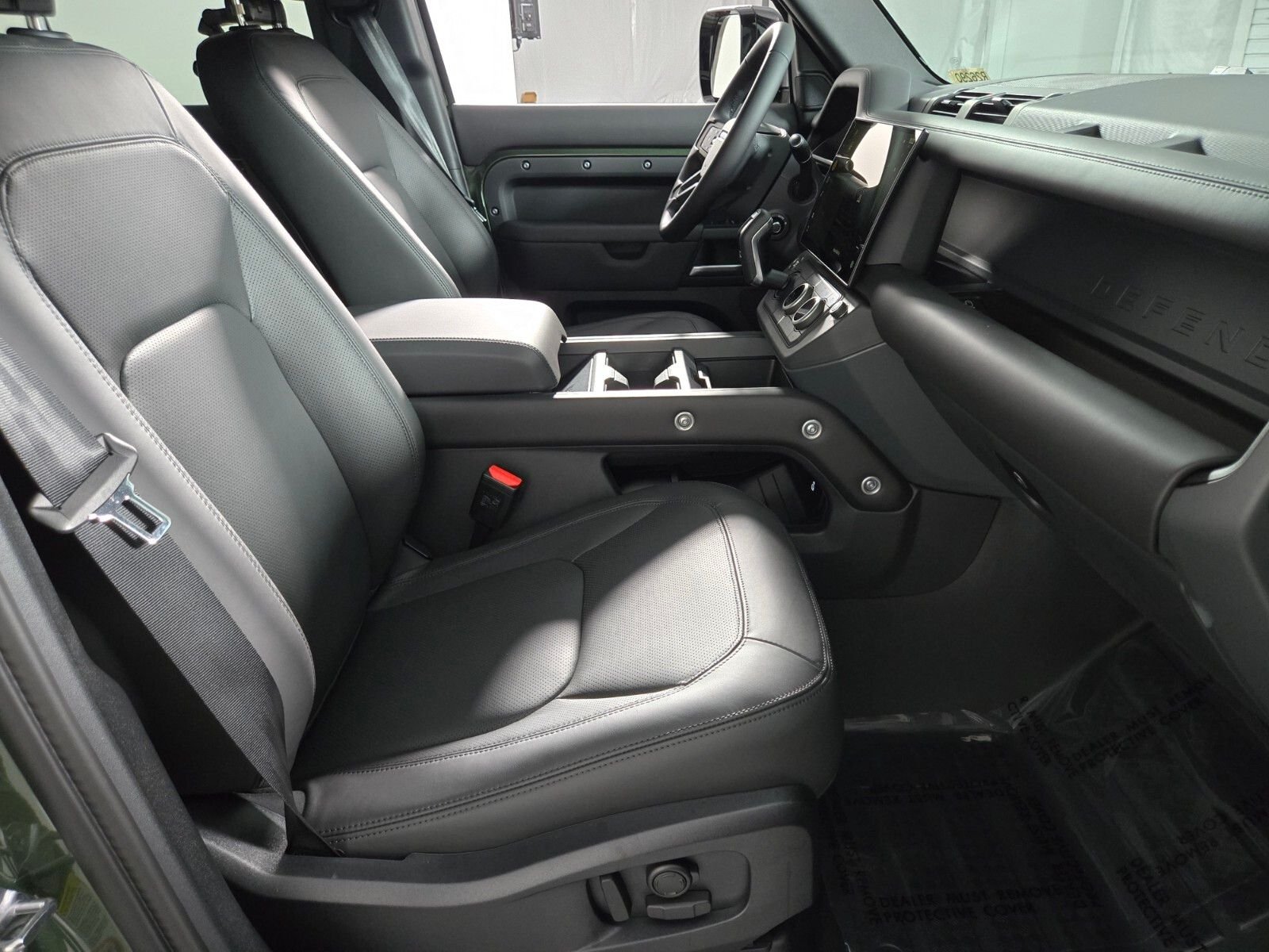 New 2026 Woolstone Green Land Rover X-Dynamic SE image 3