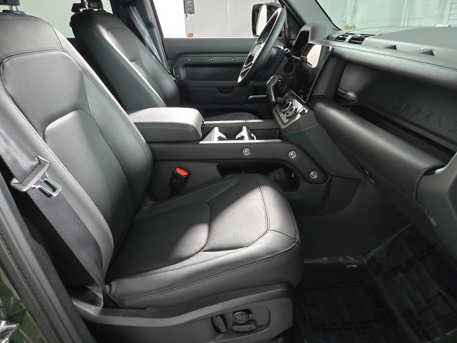 New 2026 Woolstone Green Land Rover X-Dynamic SE image 3