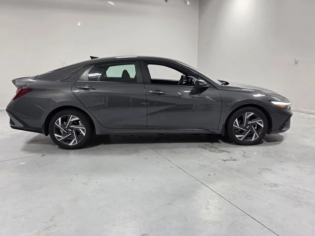 Used 2025 Gray Hyundai SEL Sport image 14