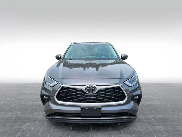 Used 2022 Gray Toyota XLE image 2