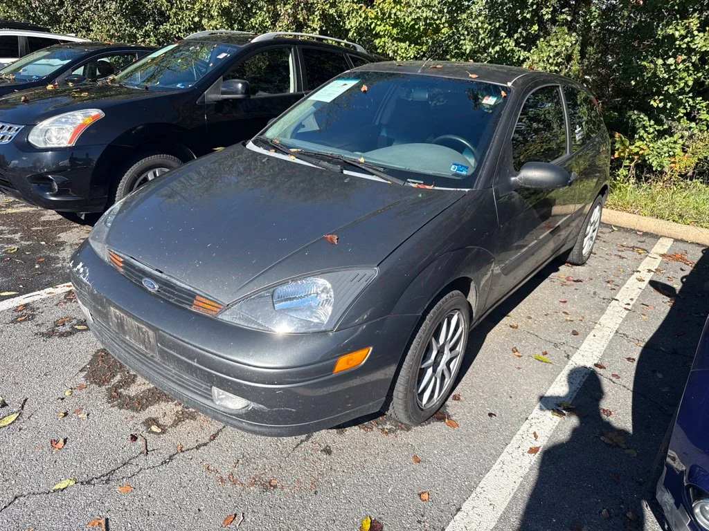 Used 2004  Ford ZX3 image 2