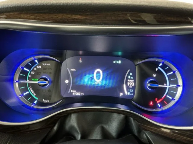 Used 2023 Black Chrysler Pinnacle image 22