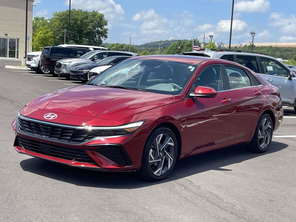Used 2025 Red Hyundai SEL Convenience image 7