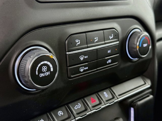 Used 2023 BLACK Chevrolet Custom image 16