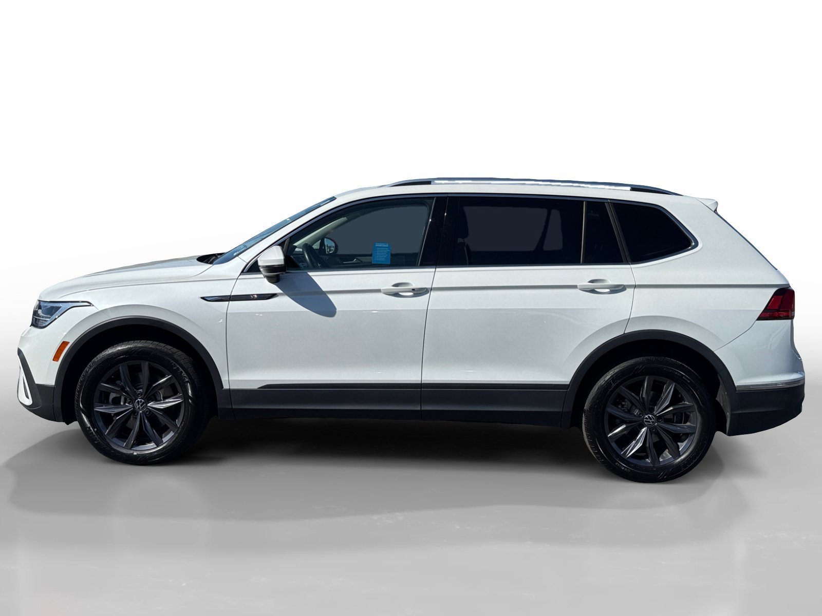 Used 2023 White Volkswagen SE image 2