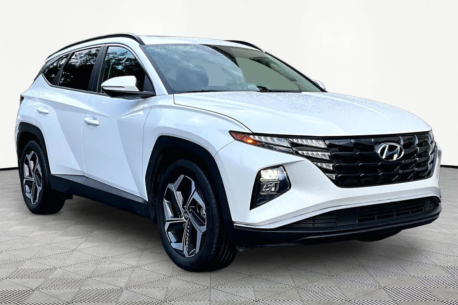 Used 2022 Quartz White Hyundai SEL image 3
