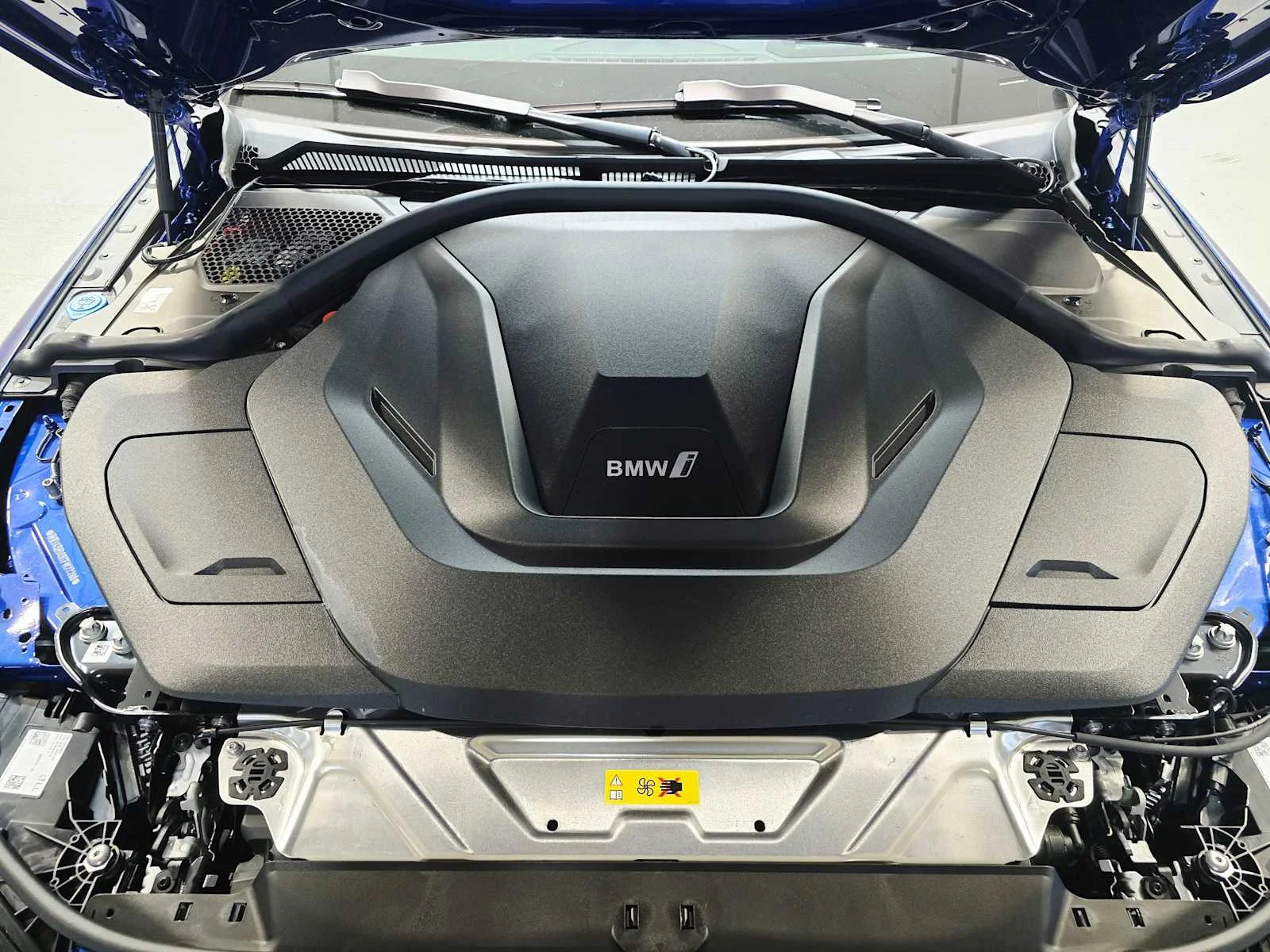 New 2026 Portimao Blue Metallic BMW xDrive40 image 9