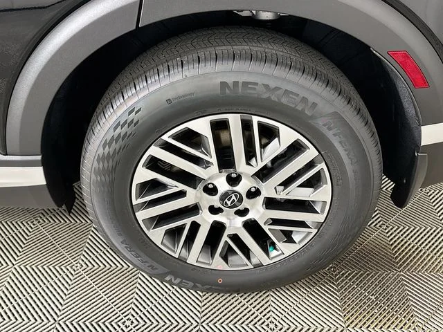 New 2026 Black Hyundai SEL Premium image 23