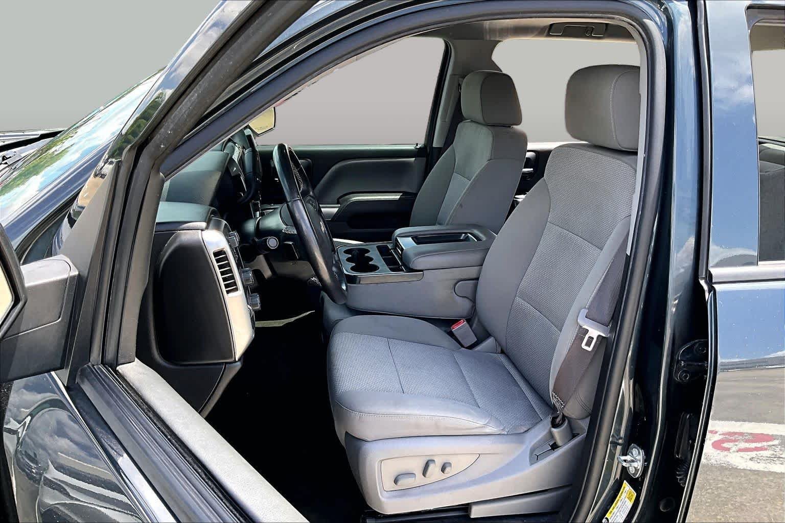 Used 2017 Graphite Metallic Chevrolet LT image 7