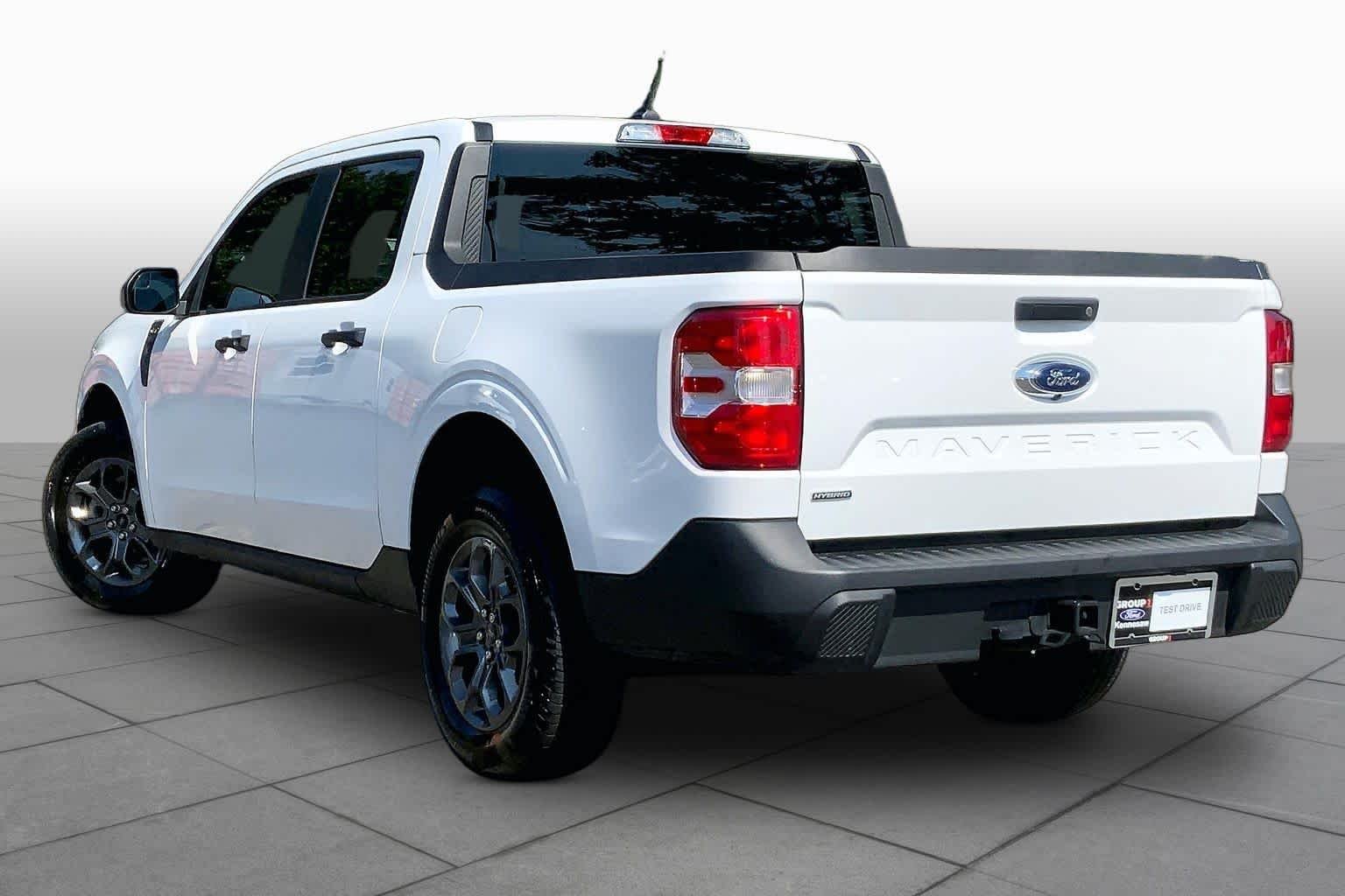 Used 2024 Oxford White Ford XLT image 12