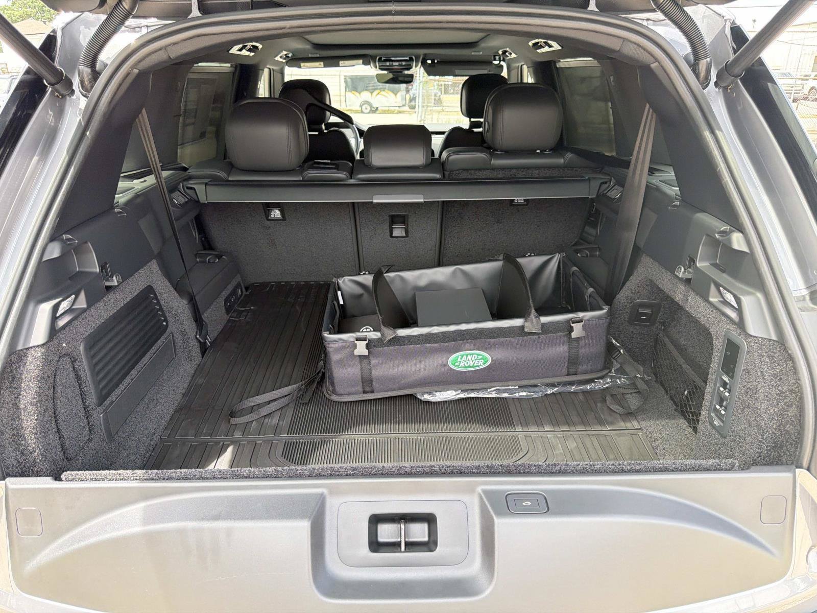 New 2026 Eiger Grey Land Rover SE image 8
