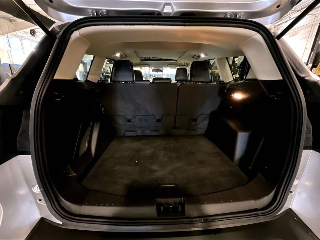 Used 2018 Silver Ford SE image 17