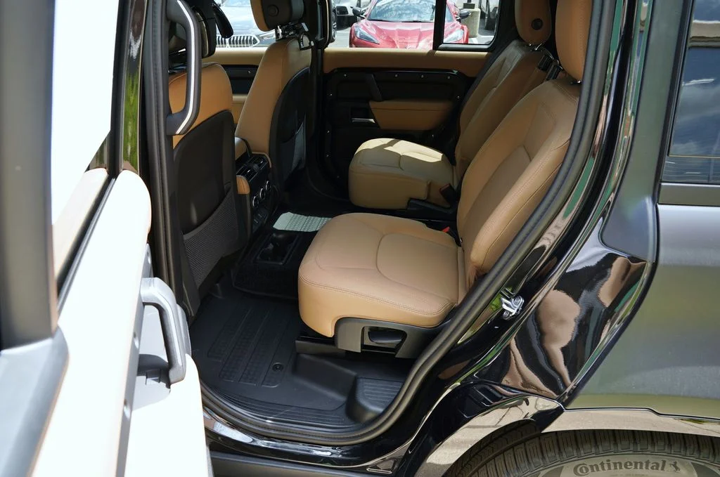 New 2026 Santorini Black Land Rover X-Dynamic SE image 35