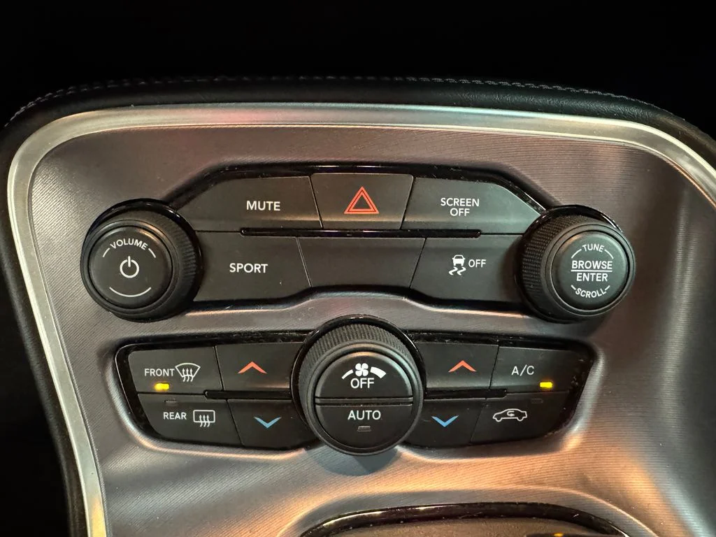 Used 2019 Black Dodge SXT image 22
