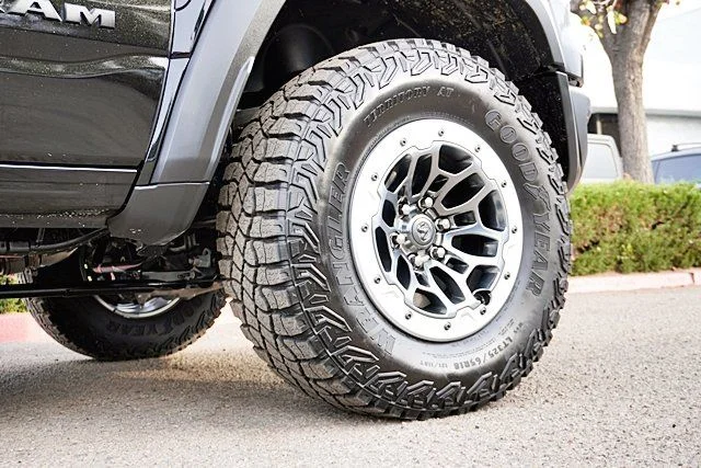 New 2026 Diamond Black Crystal Pearl-Coat Exterior Paint RAM RHO image 9