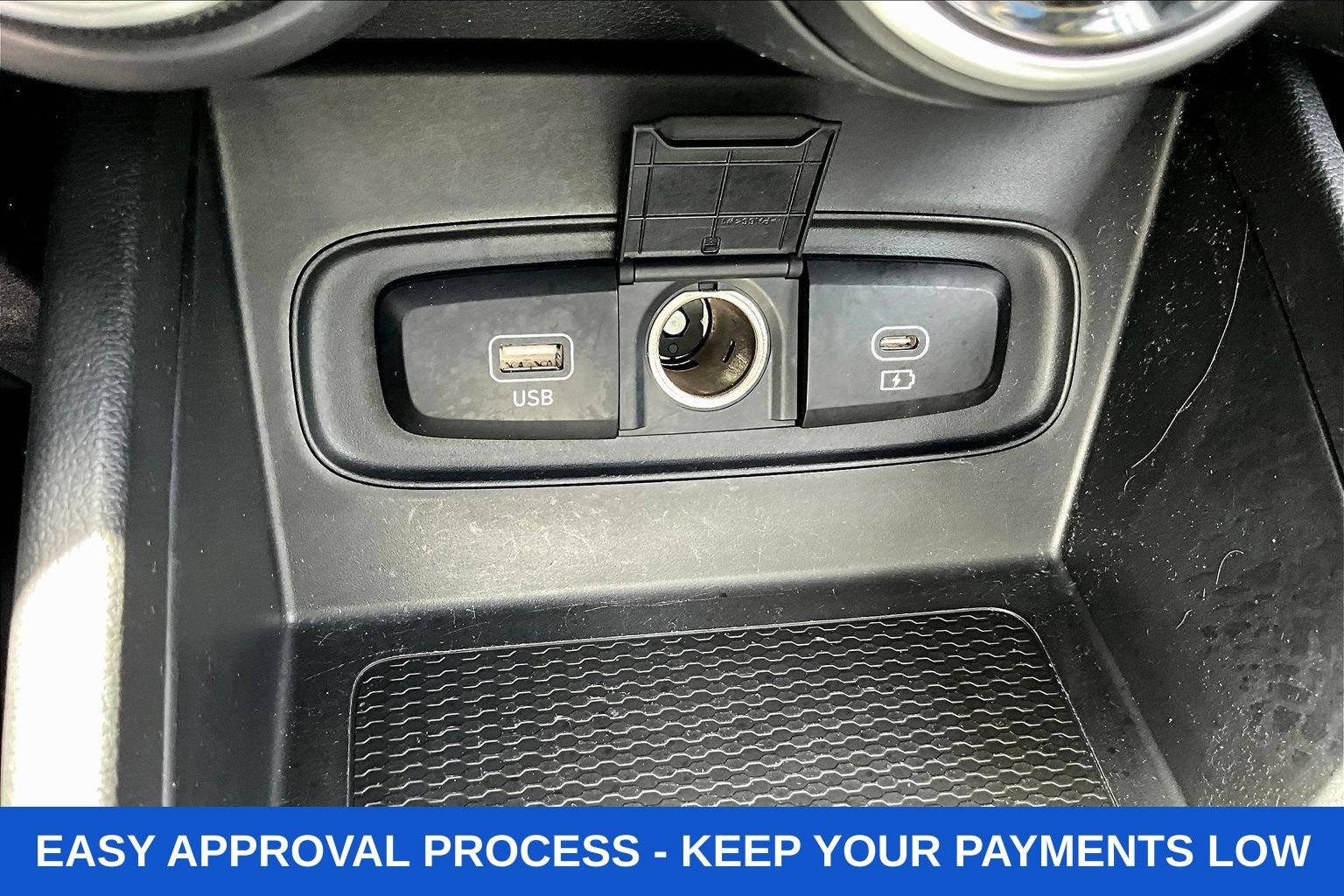 Used 2025 Silver Hyundai SEL image 21