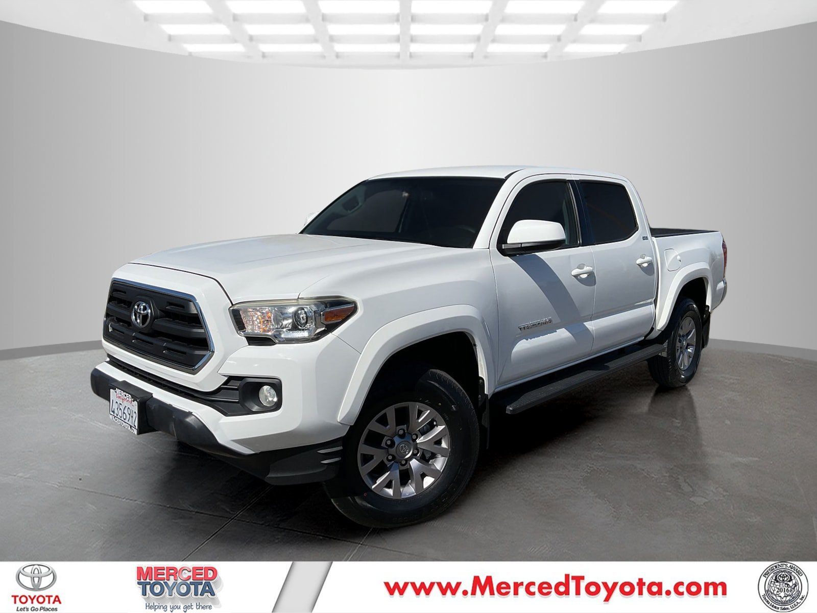Used 2017 Super White Toyota SR5 image 1