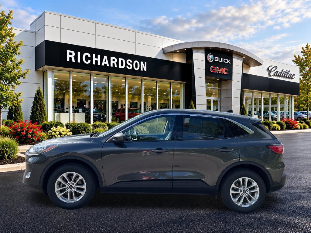 Used 2020 Ford Escape SE with VIN 1FMCU9G61LUA30133 for sale in Midland, MI