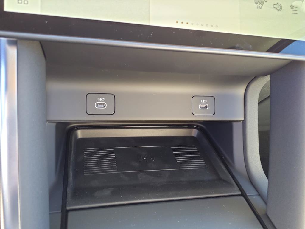 Certified Used 2025 Fuji White Land Rover S image 18