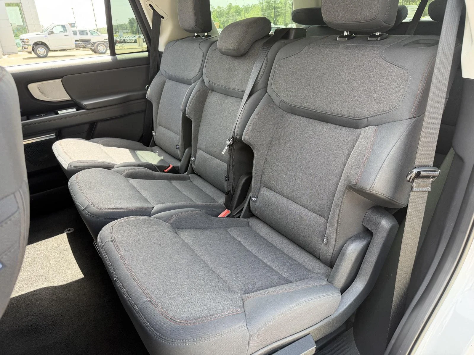 Used 2025 Oxford White Ford Active image 17
