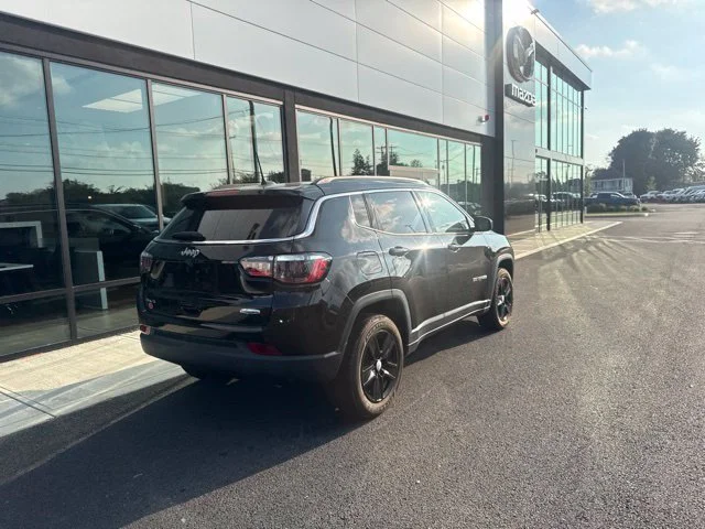 Used 2022 Black Jeep Latitude image 3