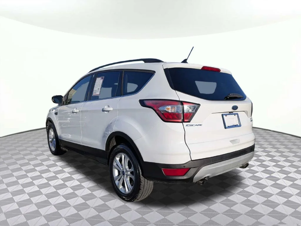 Used 2018 Oxford White Ford SE image 5